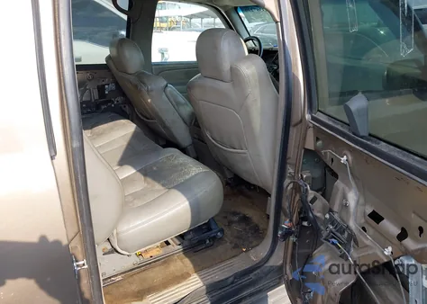 2004 Chevrolet Suburban C1500 from USA, damaged, VIN 1GNEC16Z24J270962